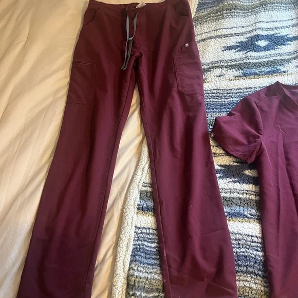 Burgundy Figs Scrub Pants and Top Set - Picture 1 of 5